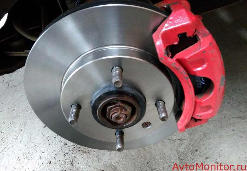Внешний вид механизма передних тормозов