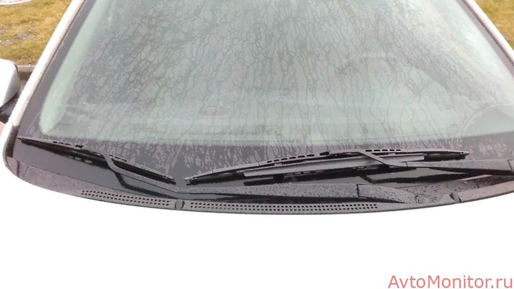 Внешний вид на автомобиле штатных дворников на Kio Rio 3