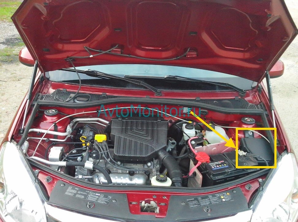 Расположение подкапотного блока предохранителей в Рено Сандеро 1